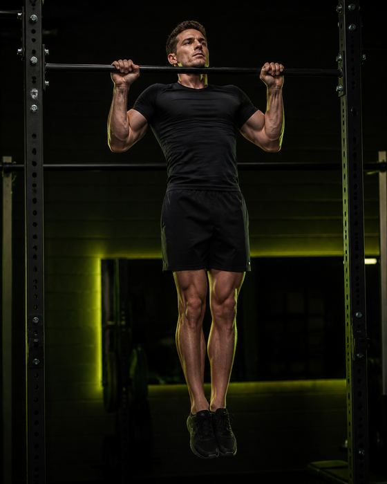 Dominadas en gimnasio