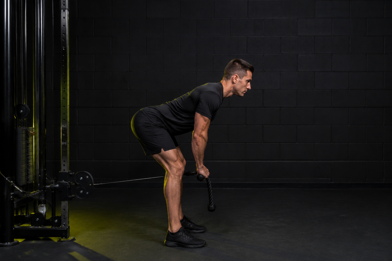 Pull-through en polea en gimnasio